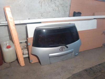 Лот: 4940773. Фото: 1. крышка багажника toyota ist. Кузов