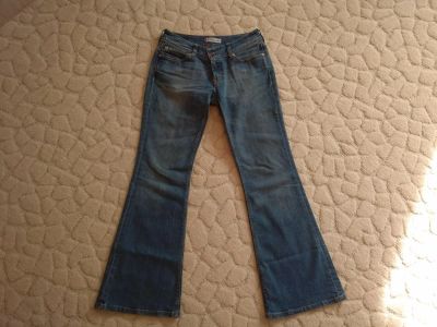 Лот: 6106226. Фото: 1. Джинсы женские, LEVi'S, клёш... Джинсы
