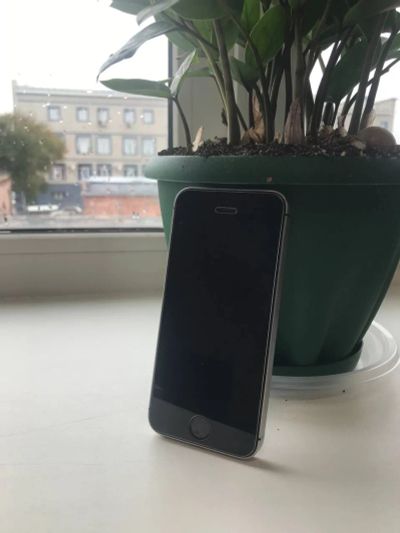 Лот: 19512840. Фото: 1. iPhone se 32Gb. Смартфоны