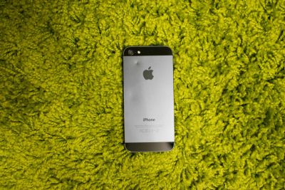 Лот: 6722209. Фото: 1. iPhone 5 32GB Black + кабель Tylt... Смартфоны