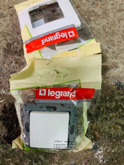 Лот: 16872015. Фото: 1. Legrand ETIKA 672201 Выключатель... Электроустановочные изделия