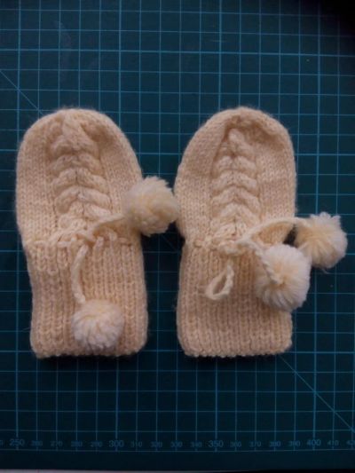 Лот: 8710278. Фото: 1. рукавицы для младенца желтые. Шарфы, варежки