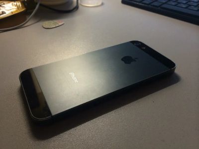 Лот: 7008686. Фото: 1. Iphone 5 black 16gb. Смартфоны