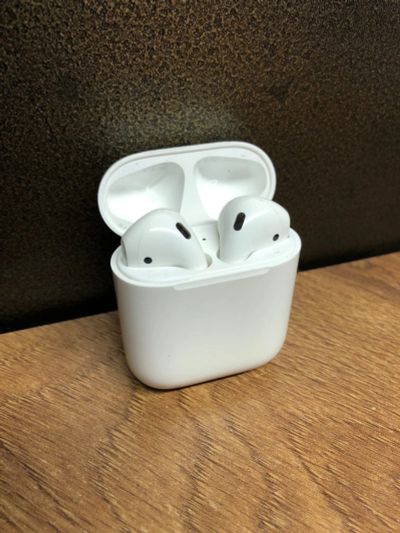 Лот: 16715568. Фото: 1. Apple AirPods 2 ( оригинал). Другое (бытовая техника)