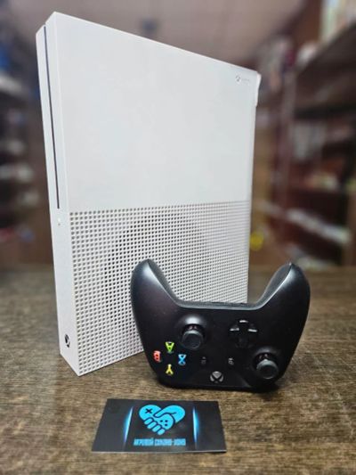 Лот: 21339567. Фото: 1. Игровая приставка Xbox One S 1Tb... Игровые приставки, консоли