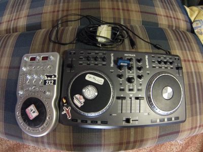 Лот: 3025619. Фото: 1. numark mixtrack + behringer tweakalizer... DJ-оборудование