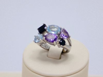 Лот: 14670042. Фото: 1. СЕРЕБРЯНОЕ КОЛЬЦО С АМЕТИСТ, ОНИКС... Кольца, перстни