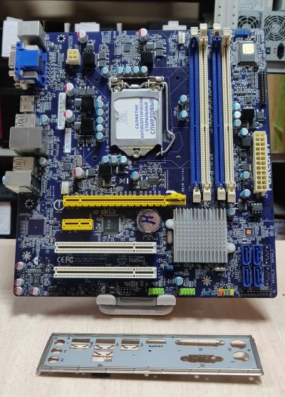 Лот: 20984972. Фото: 1. Мат. плата Foxconn H61M Series... Материнские платы