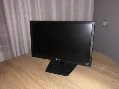 Лот: 14818940. Фото: 1. Монитор 19" LG E1942C. ЖК-мониторы