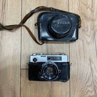 Лот: 22170568. Фото: 1. Два плёночных фотоаппарата. Плёночные зеркальные