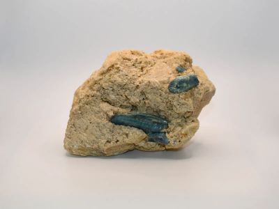 Лот: 20733262. Фото: 1. Кристаллы Апатита в Кальците... Минералы и окаменелости