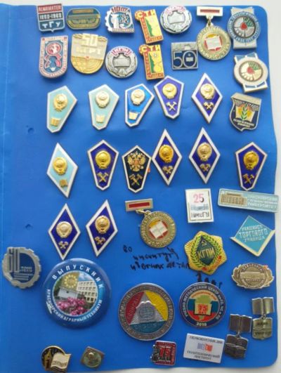 Лот: 7601520. Фото: 1. Подборка значков Образование... Сувенирные