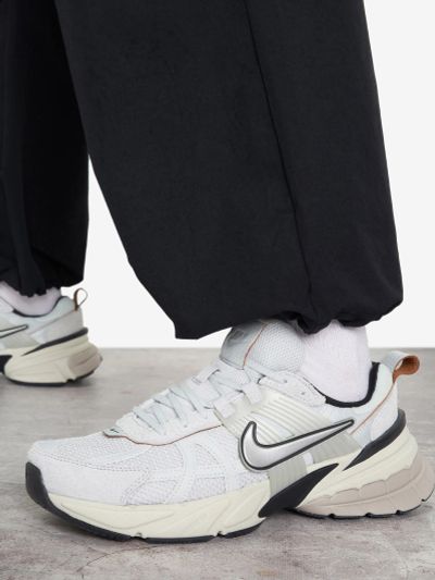 Лот: 25368487. Фото: 1. Кроссовки женские Nike V2 K Run... Кеды, кроссовки, слипоны