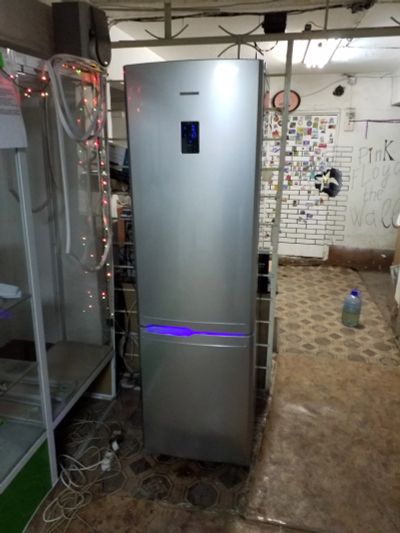 Лот: 12316659. Фото: 1. Б у стальной холодильник samsung... Холодильники, морозильные камеры
