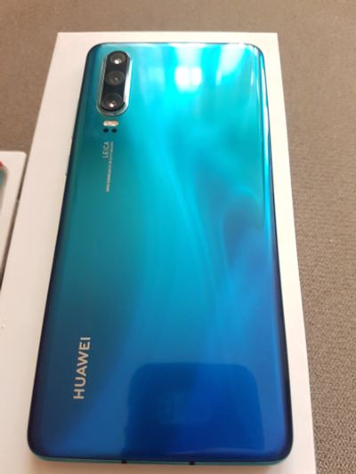 Лот: 16784379. Фото: 1. Смартфон Huawei P30 Северное сияние... Смартфоны