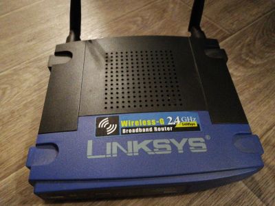 Лот: 18829219. Фото: 1. Роутер Cisco Linksys wrt54gl. Маршрутизаторы (роутеры)