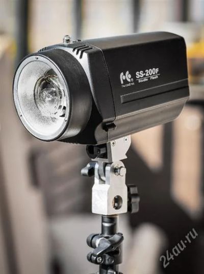 Лот: 2717293. Фото: 1. Вспышка студийная Falcon Eyes... Вспышки, осветители, рассеиватели