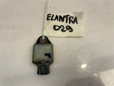 Лот: 21703573. Фото: 1. датчик airbag Hyundai Elantra... Электрооборудование