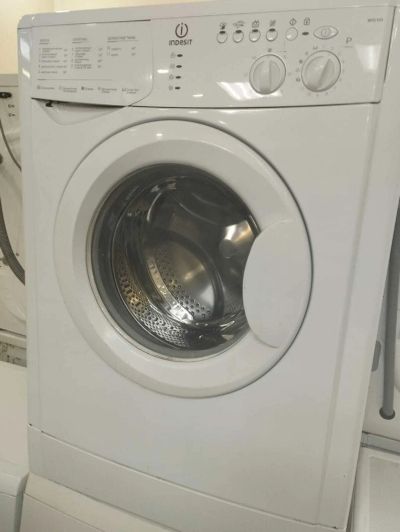 Лот: 25799920. Фото: 1. Стиральная машина Indesit WISL... Запчасти для остальной бытовой техники