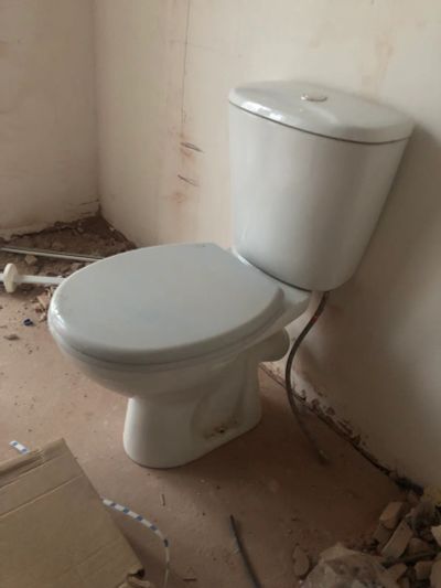 Лот: 22557201. Фото: 1. Унитаз от застройщика. Унитазы, биде