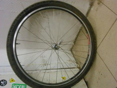 Лот: 3998345. Фото: 1. Колесо переднее 26" на 32 спицы... Запчасти