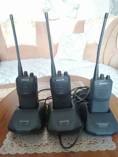 Лот: 16649165. Фото: 1. Рации kenwood TK 3107, три штуки... Рации, радиостанции