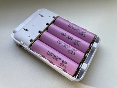 Лот: 19899491. Фото: 1. Powerbank c фонариком и 4* 18650... Внешние, портативные аккумуляторы для смартфонов (Power bank)