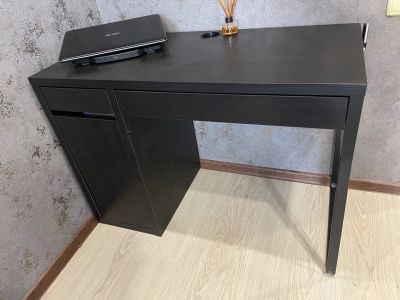 Лот: 20259836. Фото: 1. Стол письменный ikea micke. Компьютерные и письменные столы