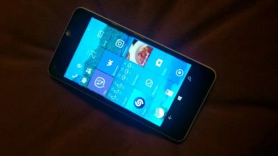 Лот: 11222285. Фото: 1. Смартфон Lumia 550 и два чехла... Смартфоны