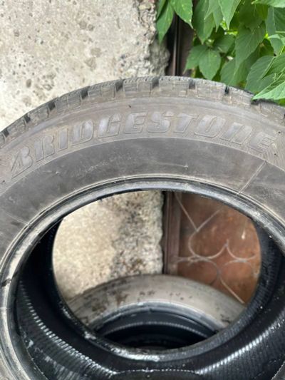 Лот: 25600669. Фото: 1. Резина Bridgestone Blizzak Revo... Шины