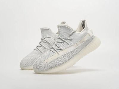Лот: 15968396. Фото: 1. Кроссовки Adidas Yeezy 350 Boost... Кеды, кроссовки, слипоны
