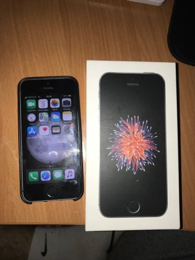 Лот: 14523477. Фото: 1. Продам iphone se 32 gb. Смартфоны
