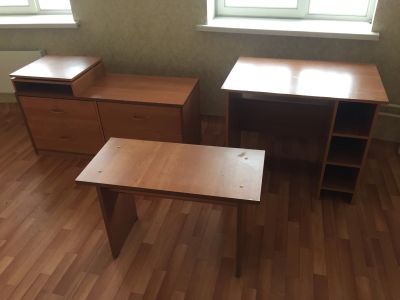Лот: 16330701. Фото: 1. Стол, комод + мини стол. Компьютерные и письменные столы