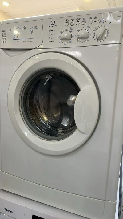 Лот: 25855474. Фото: 1. Стиральная машина Indesit WISL... Запчасти для остальной бытовой техники