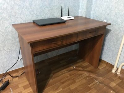 Лот: 10869154. Фото: 1. Письменный стол (состояние 4+). Компьютерные и письменные столы