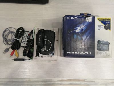 Лот: 18422022. Фото: 1. Видеокамера Sony handycam DCR... Видеокамеры