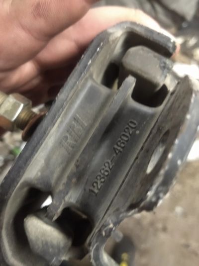 Лот: 17540153. Фото: 1. Опора двс Toyota crown jzs141. Двигатель и элементы двигателя