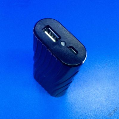 Лот: 6160274. Фото: 1. Переносное Зарядное Power Bank... Внешние, портативные аккумуляторы для смартфонов (Power bank)