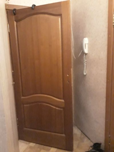 Лот: 24580782. Фото: 1. Продам деревянную дверь с наличниками... Двери входные