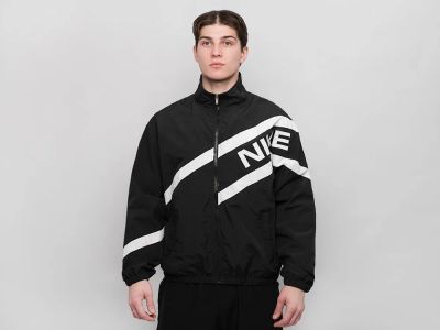 Лот: 25066644. Фото: 1. Ветровка Nike. Верхняя одежда