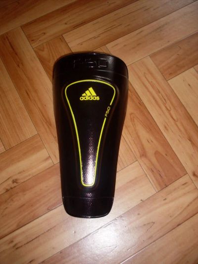 Лот: 4443279. Фото: 1. Щитки для футбола Adidas. Другое (спортивные товары)