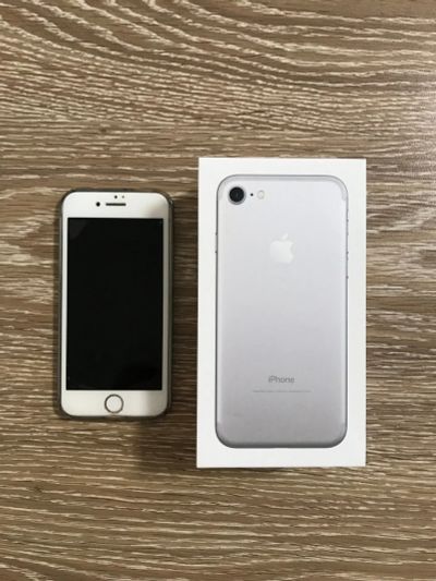 Лот: 14453564. Фото: 1. iPhone 7 32G серебро. Смартфоны