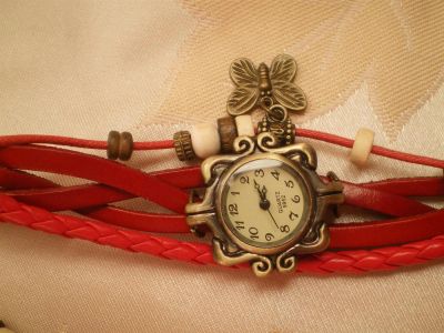 Лот: 3553784. Фото: 1. Винтажные часики + красивый красный... Другие наручные часы