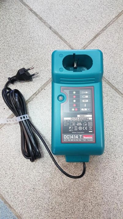 Лот: 9629308. Фото: 1. Зарядное устройство Makita. Электроинструмент