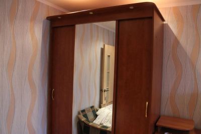 Лот: 3433553. Фото: 1. Шкаф-купе три створки с подсветкой... Шкафы, шкафы-купе
