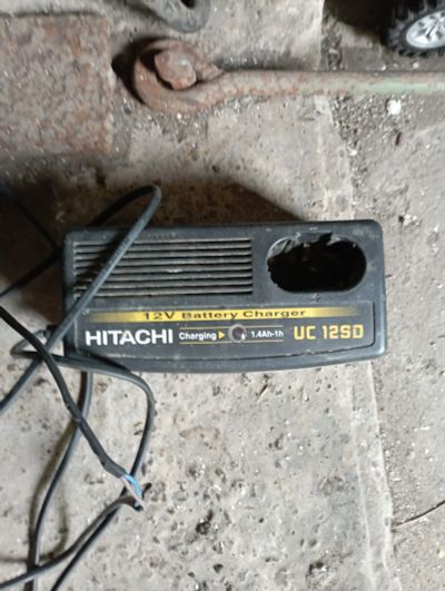 Лот: 20663838. Фото: 1. Зарядное Hitachi. Электроинструмент