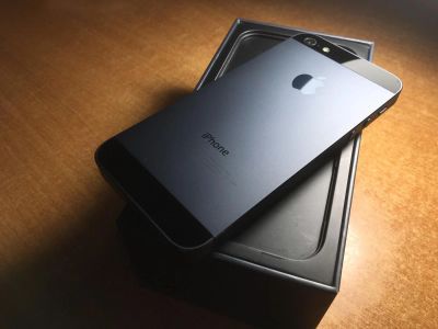 Лот: 8526937. Фото: 1. Apple iPhone 5 16GB Black / White... Смартфоны