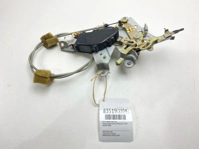 Лот: 21787545. Фото: 1. Замок двери Toyota Estima Emina... Двигатель и элементы двигателя
