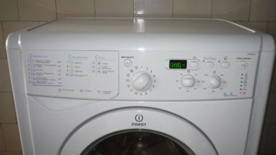 Лот: 9940568. Фото: 1. Трех годовалый Indesit iwsd 6105. Стиральные машины