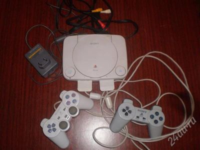 Лот: 658098. Фото: 1. Sony Playstation 1 +2 карты памяти... Игровые приставки, консоли